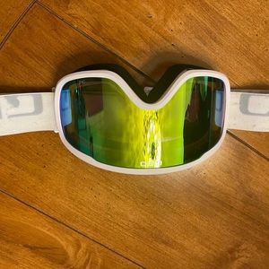 Giro snow sport goggles white
